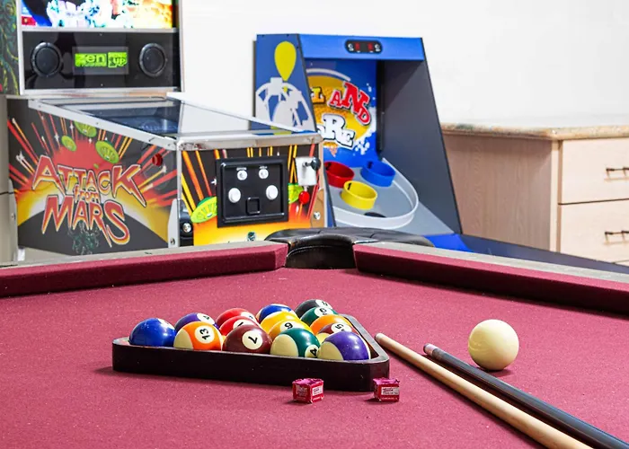 Panoramic Views, Game Room, Pool, Hot Tub!