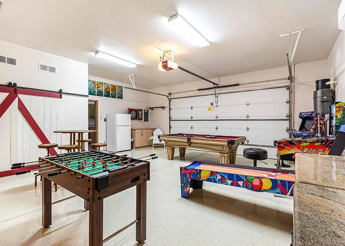 Holiday home Panoramic Views, Game Room, Pool, Hot Tub!