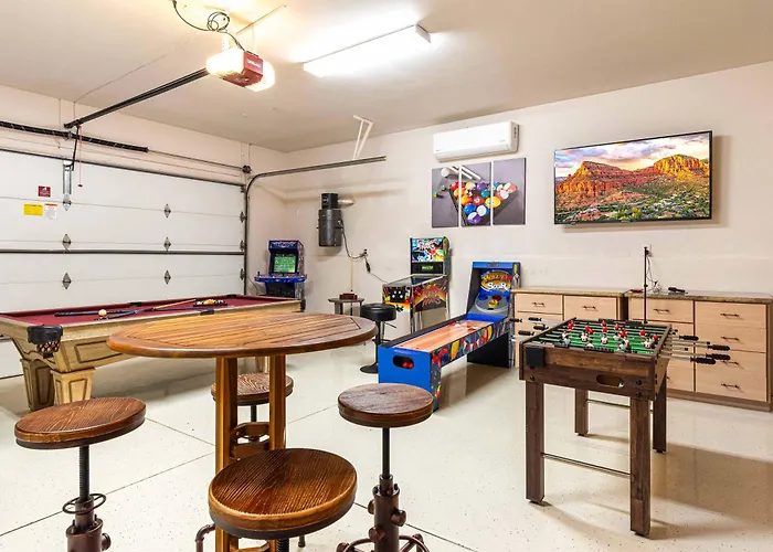 Panoramic Views, Game Room, Pool, Hot Tub! Holiday home Sedona
